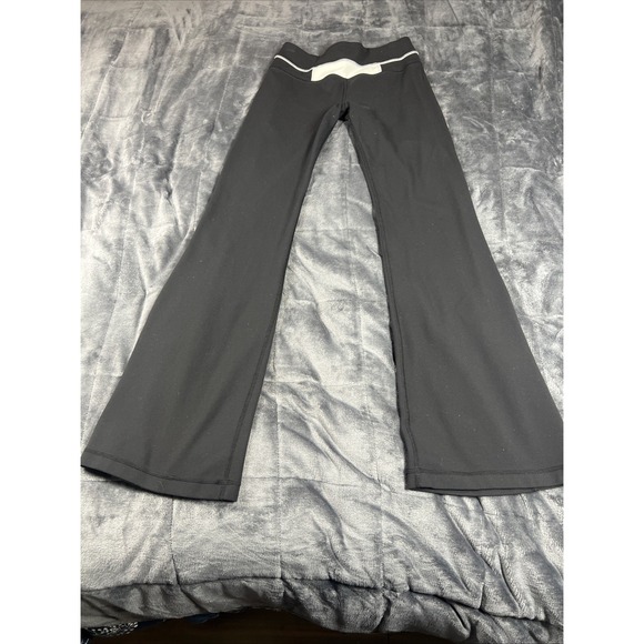 Lululemon Women's  Yoga Pants Size 6 Black Flare Leg - Picture 1 of 10